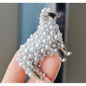 🐑 Betsey Johnson faux pearl stunning sheep brooch 🐑